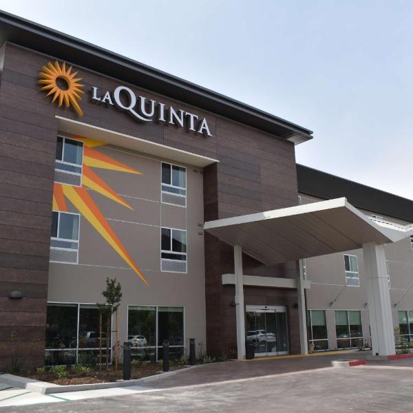 La Quinta Inn & Suites by Wyndham San Bernardino
