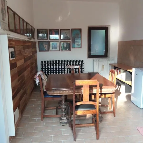 CAMPO BASE B&B, hotel em SantʼAngelo in Pontano