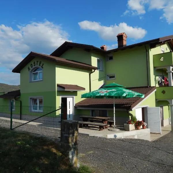Hostel Ociski Raj, hotel v destinaci Kozina