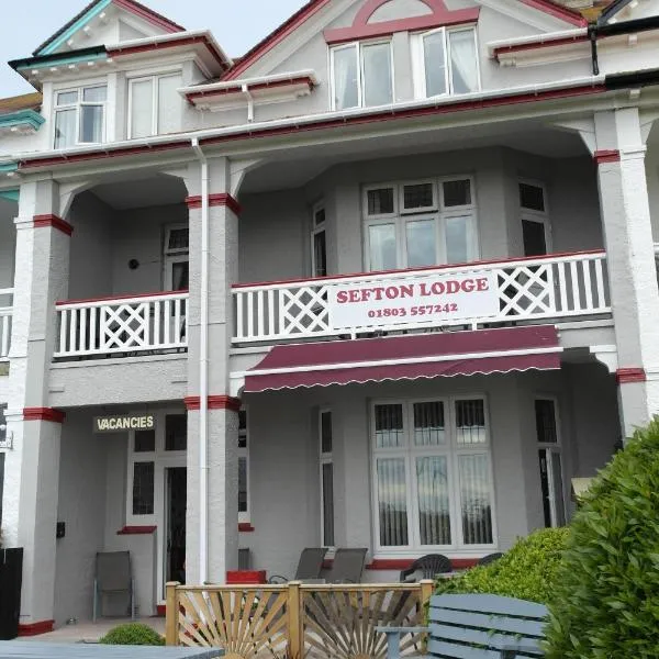Sefton Lodge SEAFRONT ,PANORAMIC SEA VIEW ENSUITE BALCONY ROOMS AVAILABLE, GUEST GARDEN, hotell sihtkohas Paignton
