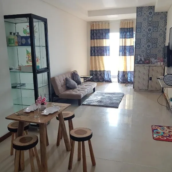5 Beds 2 Bedroom Floor 20, Sea View, Fast Internet, hotel in Jakarta