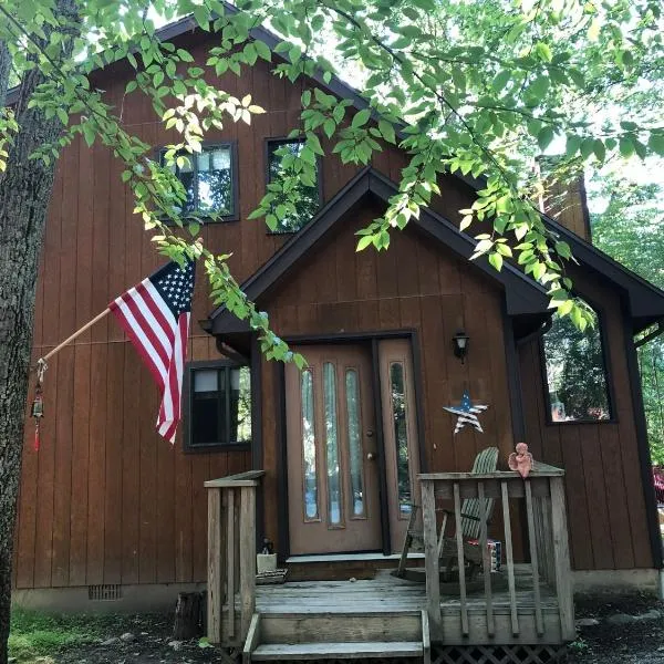 My Little Flagship Cabin, hotel v destinaci East Stroudsburg