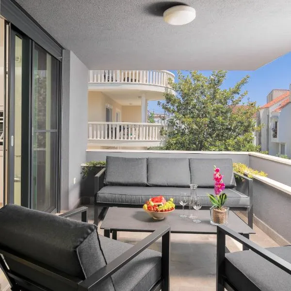 Stunning KASUNI Beach Apartments in Split, hotel v Splite