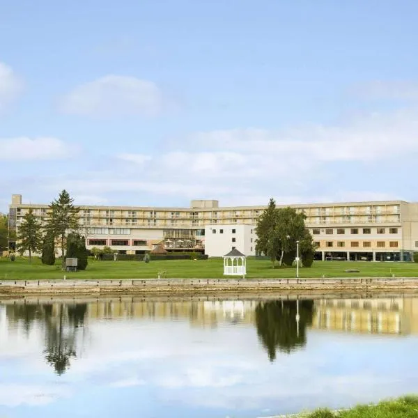 Ramada by Wyndham Belleville Harbourview Conference Center, hotel v destinaci Belleville