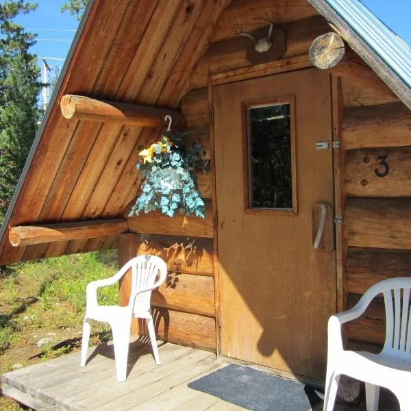 Blue River Campgrounds & Cabin-public washroom, hotel a Blue River