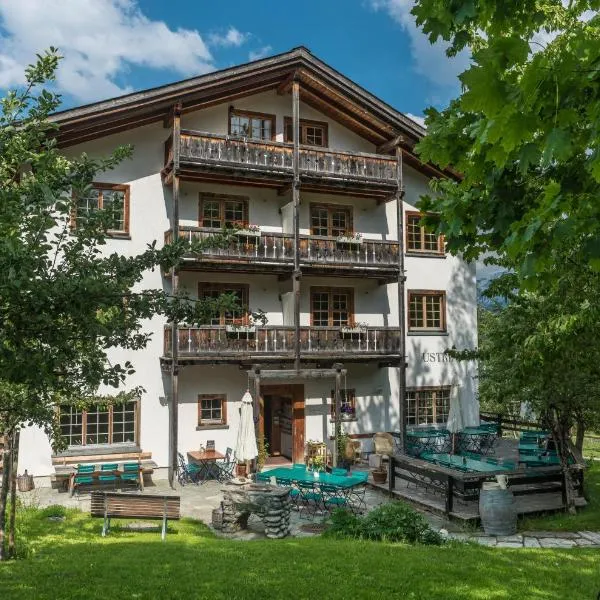 Hotel Ucliva, hotel in Obersaxen