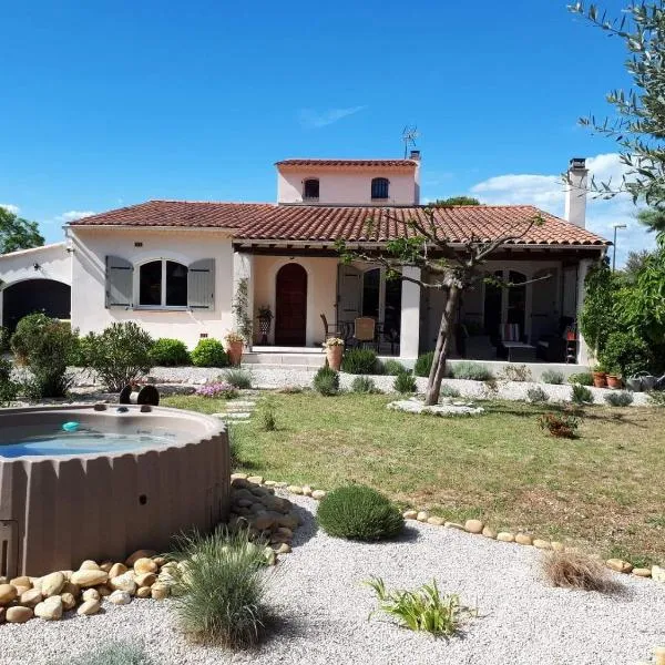 Les Coronilles, hotel v destinácii Saint-Maximin-la-Sainte-Baume