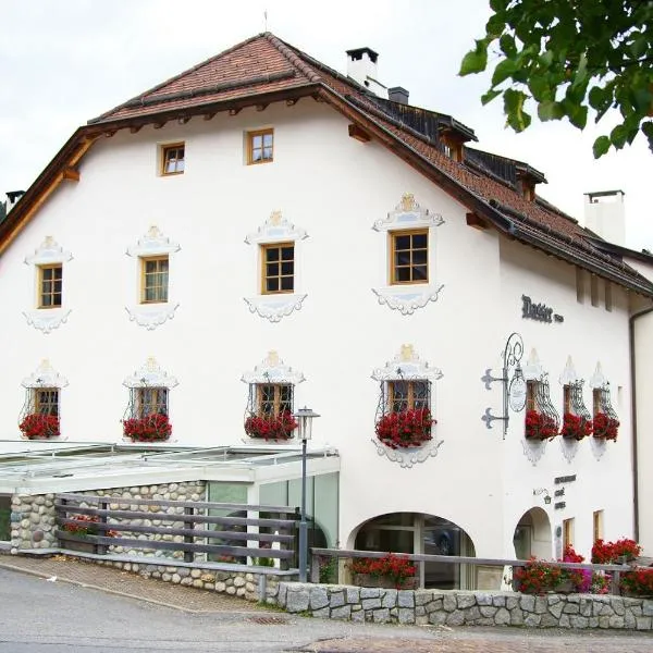 Gasthof/Albergo Dasser, hotel i San Martino in Badia