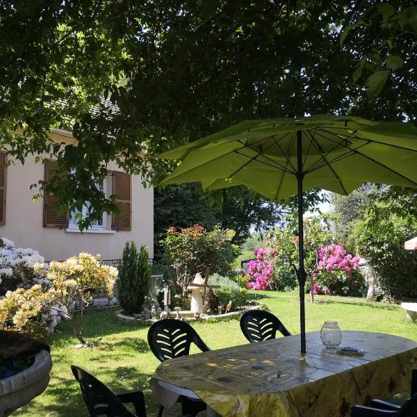 Au Jardin Fleuri, hotel in La Nauliere