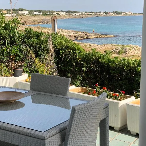 Casa direttamente sul mare 1, hotel in Marina di Mancaversa