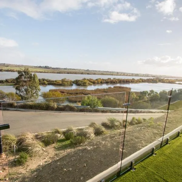 ‘Serenity’ and sweeping Murray River views, hotel in Tailem Bend