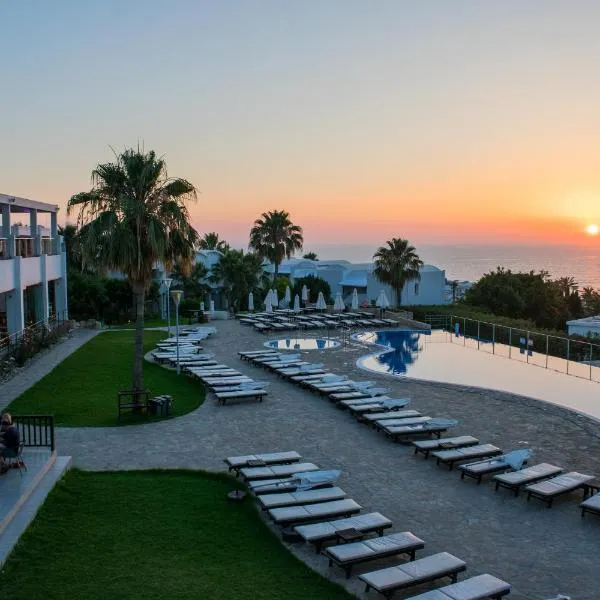Theo Sunset Bay Hotel, hótel í Paphos City