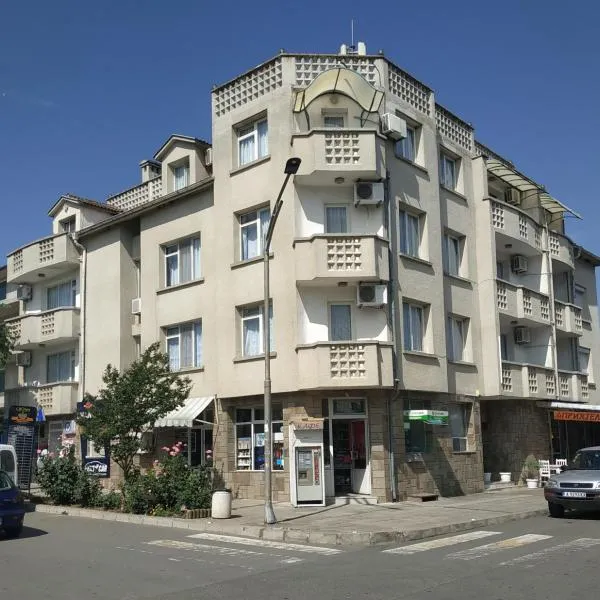 Семеен хотел Ирина, hotel v destinaci Lozenets