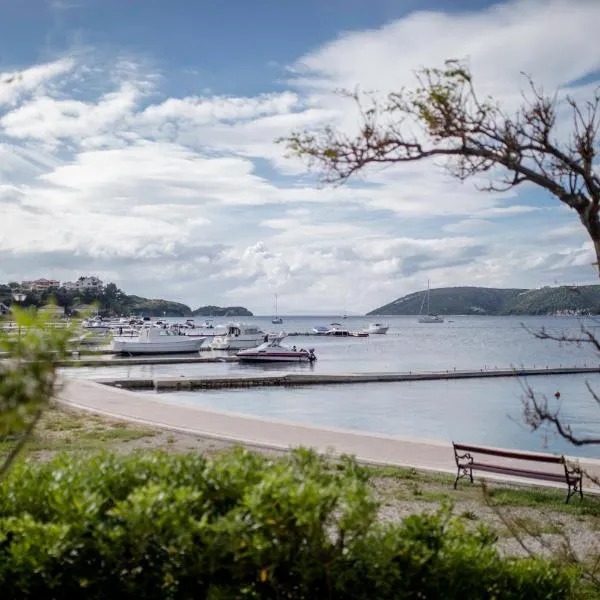 Apartments Vidas, hotelli kohteessa Supetarska Draga