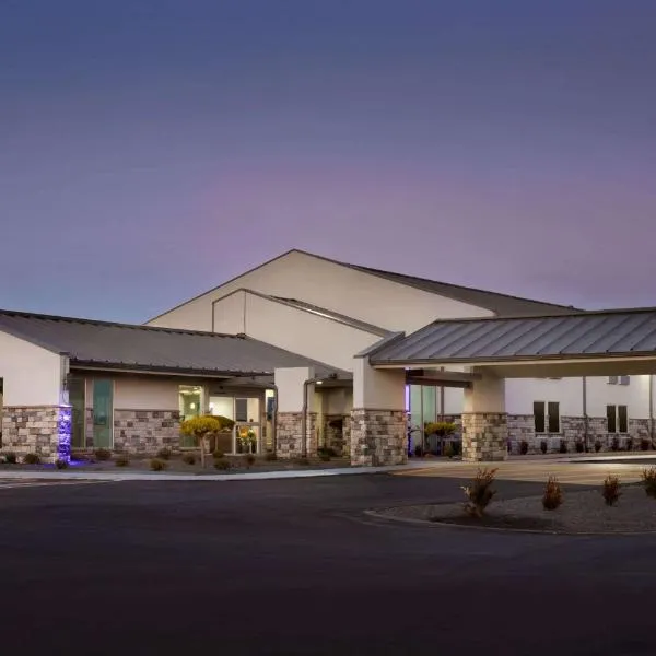 Baymont Inn & Suites Shawnee, hotel di Shawnee