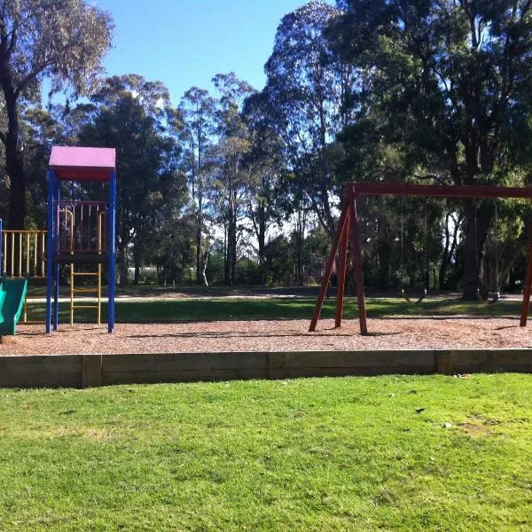 Mallacoota's Shady Gully Caravan Park, hotel in Gipsy Point