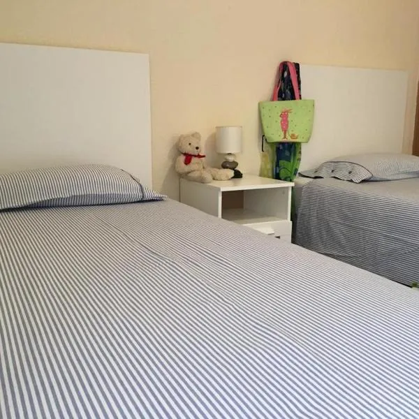 Apartamentos 7 Valles Jaca Centro โรงแรมในฮากา