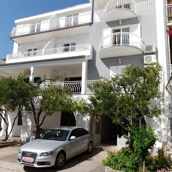 Apartmani Jolanda, готель у місті Подгора