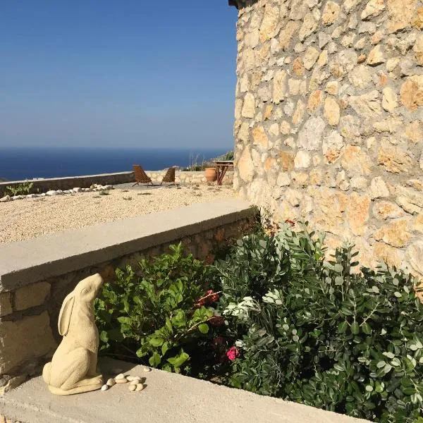 Karpathos Guest House, hotel v destinaci Menetaí