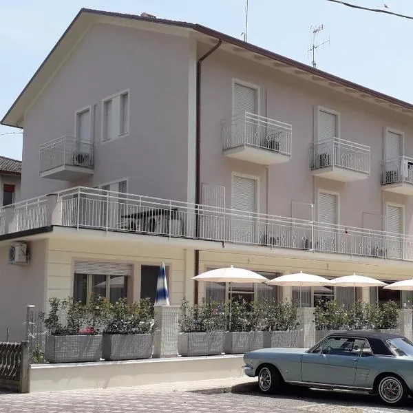 B&b villa lambusta, hotel v destinaci Cesenatico