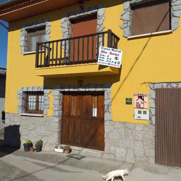 Alojamientos AlbaSoraya, מלון בValdefuentes de Sangusín