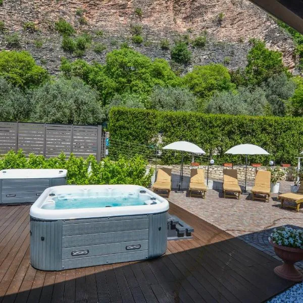 Villa degli Olivi Relais, hotel v destinaci Nago-Torbole