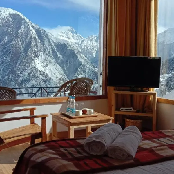 Mountain Rover Auli Resort، فندق في جوشيماث