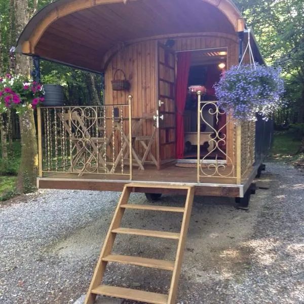 ROULOTTE - LE DOMAINE DES ECREVISSES – hotel w mieście Saint-Florent-sur-Cher