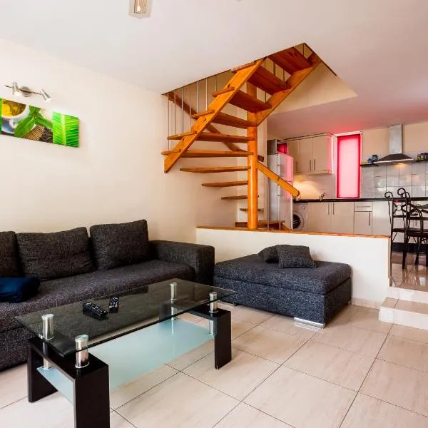 Apartamentos El Cortijo, hotel in Playa de las Americas