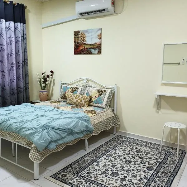 AUNI & AUJI HOMESTAY KEMAMAN, hotel v destinaci Kampong Kemaman
