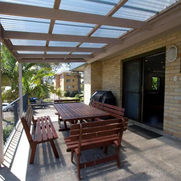 Sandcastle 7 with WiFi, hotel in Tuncurry
