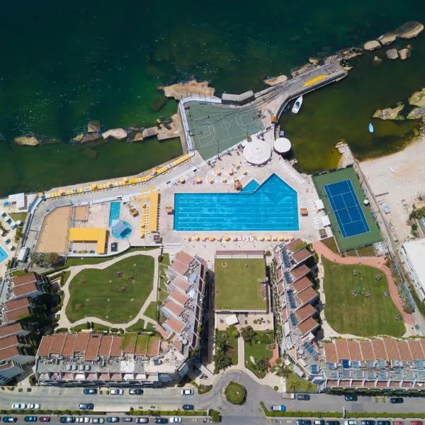 Cimer SafraMarine Beach Resort, hotel en Safra