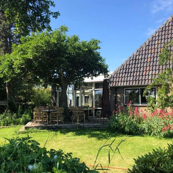 Hotel De Horper Wielen, hotel v destinaci Kaard