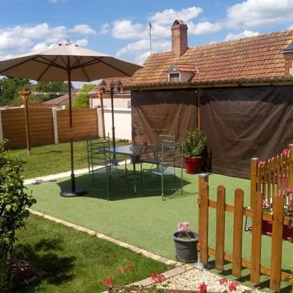 Charmante maison Solognote rénovée, hotel in La Ferté-Saint-Aubin