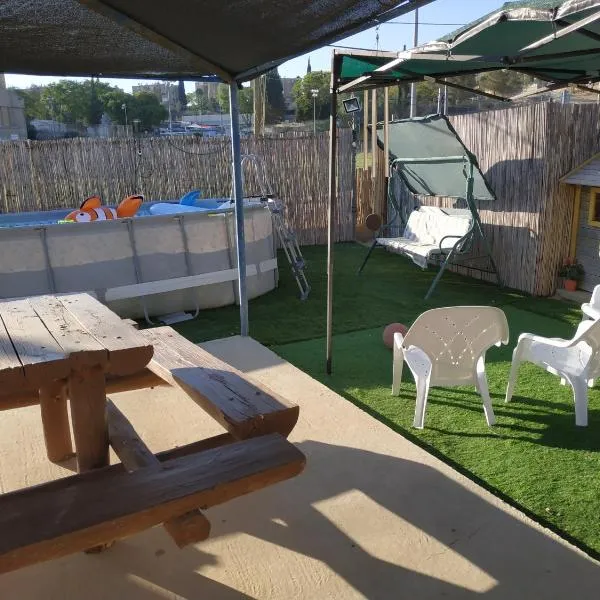 Akhva Accommodation Unit-אחווה יחידת אירוח, hótel í Arad