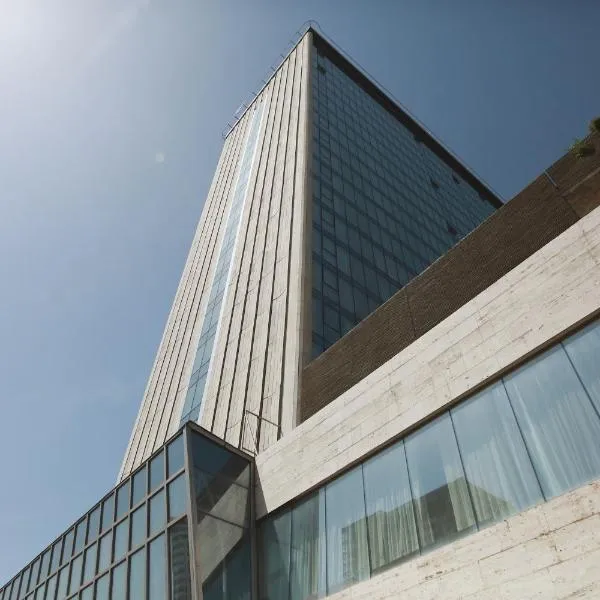 ホリデイ イン トビリシ（Holiday Inn - Tbilisi by IHG）、トビリシのホテル