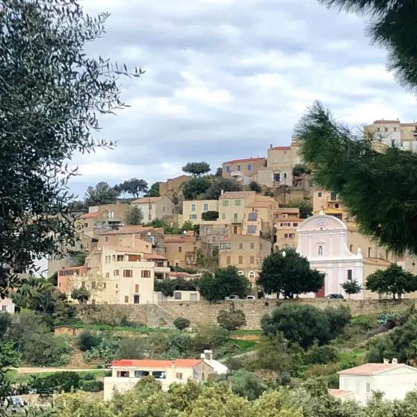 CORSE - Lumio, Balagne petite maison loft, vue imprenable sur le Golfe de Calvi, hotelli kohteessa Lumio