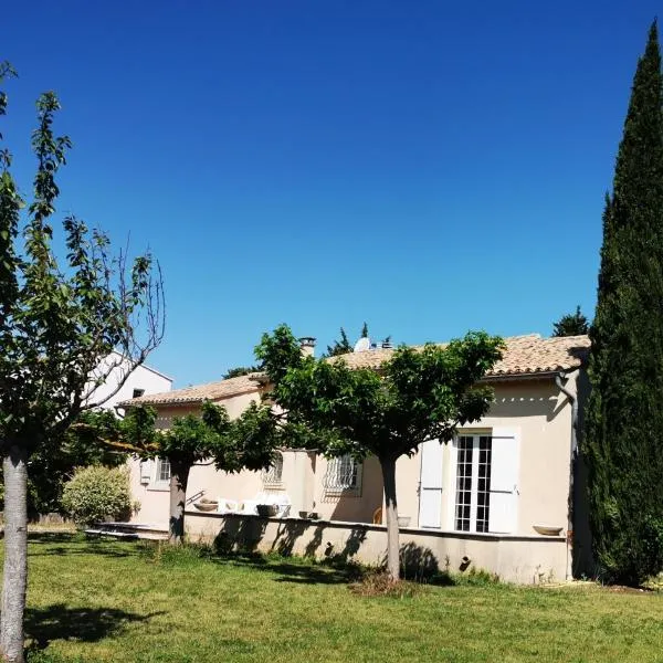 Aux portes du Luberon, hotel v destinácii Cheval-Blanc