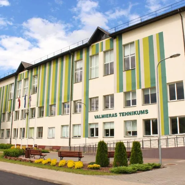 Valmieras tehnikuma dienesta viesnīca, hotel in Valmiera