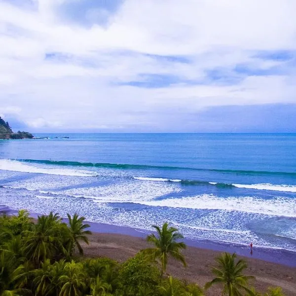 Costa Rica Surf Camp by SUPERbrand, hotell i Pochotal
