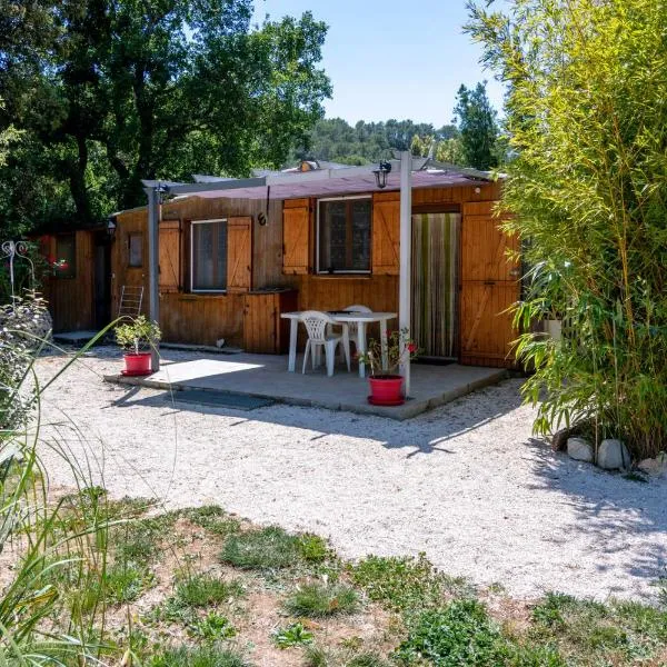 Le Chalet de l'Uzège - Piscine, détente et ballades, hôtel à Belvézet