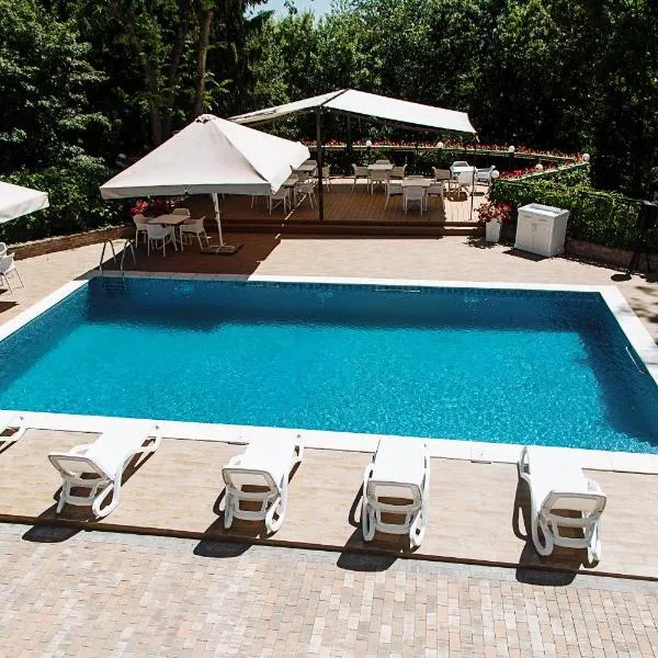 Отельно-ресторанный комплекс Златогор, hotel v destinaci Lubny