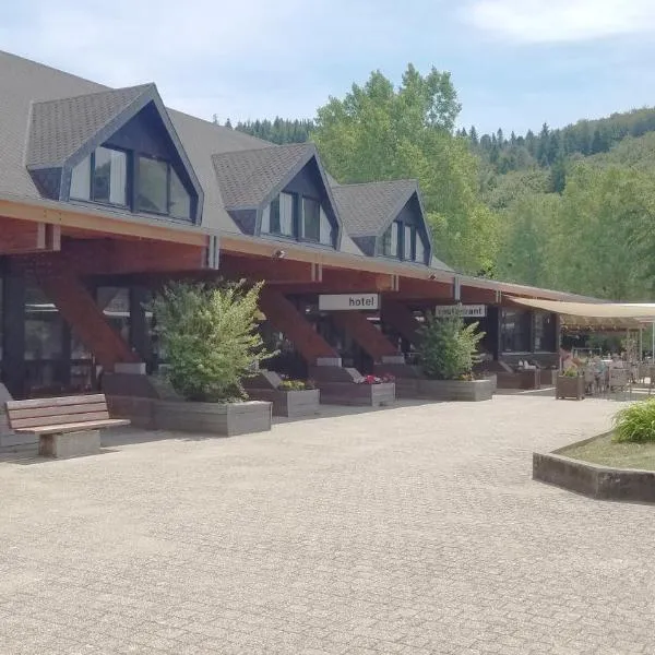 Hôtel Domaine du Lac Chambon, hotel v destinácii Murol