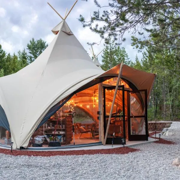 Under Canvas Glacier: Coram şehrinde bir otel