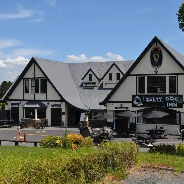 Salty Dog Inn: Snells Beach şehrinde bir otel