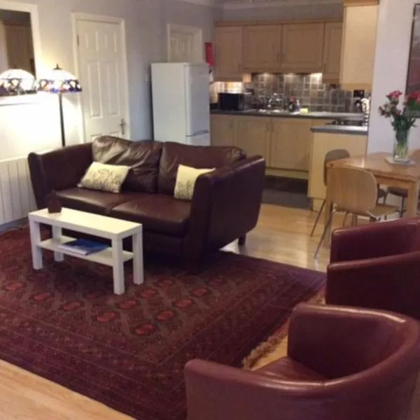 Stansted spacious 2-bed apartment, easy access to Stansted Airport & London, hotell i Stansted Mountfitchet