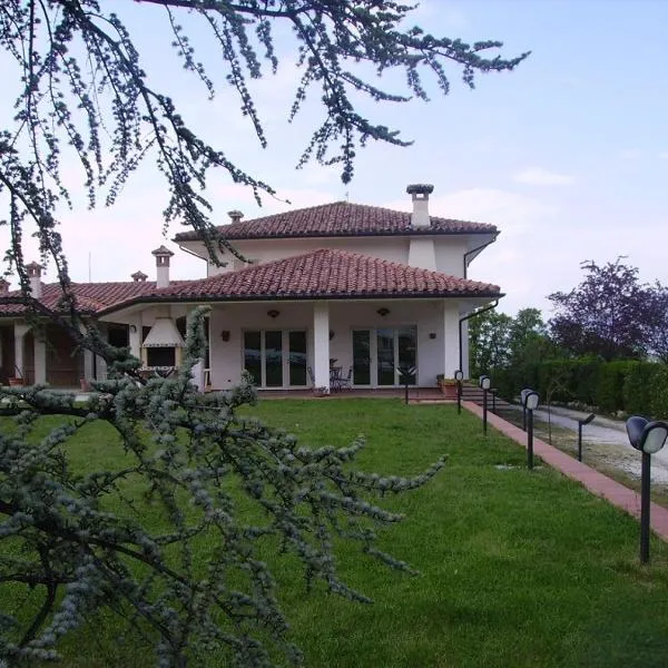 Villa Linda Bed And Breakfast, hotel din Introdacqua