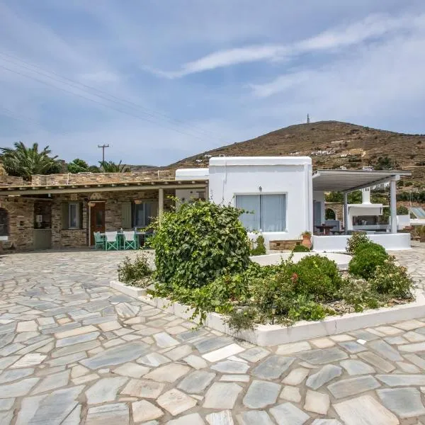Andrea's Tinos House, hotell i Agios Sostis