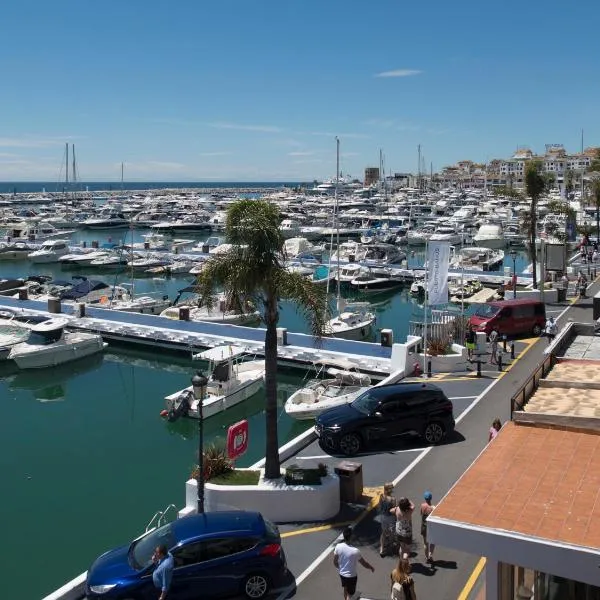 First Line Duplex Puerto Banus Sleeps 8 People, hotel u gradu Marbelja