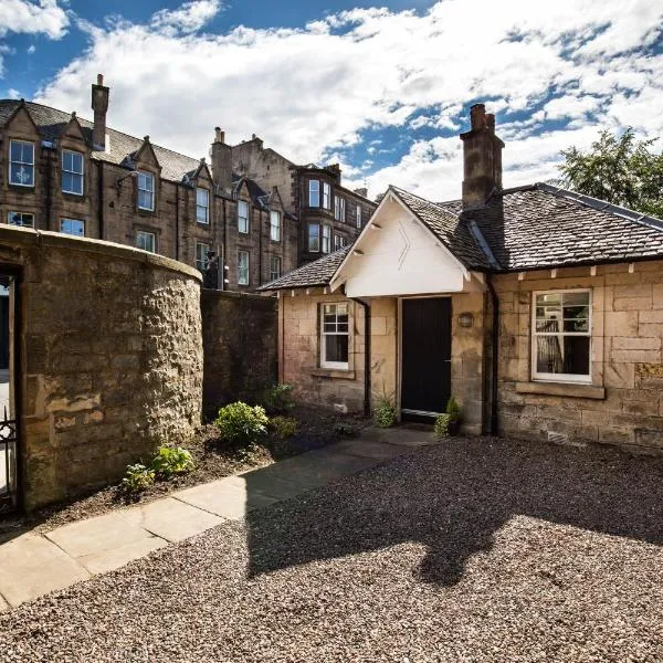 Trinity Lodge - Home with Private Garden and Parking, hotel in Edinburgh